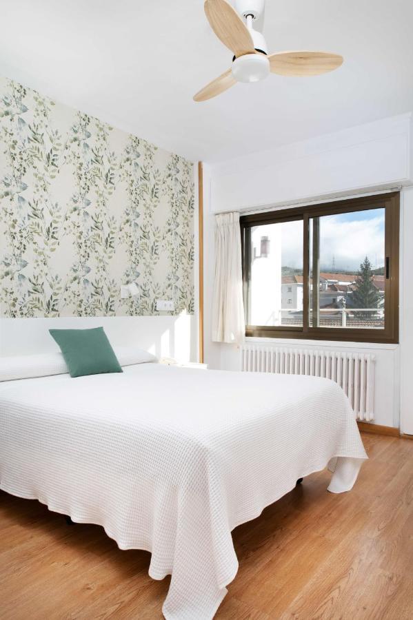 Hotel Mi Casa Sabiñánigo Zewnętrze zdjęcie