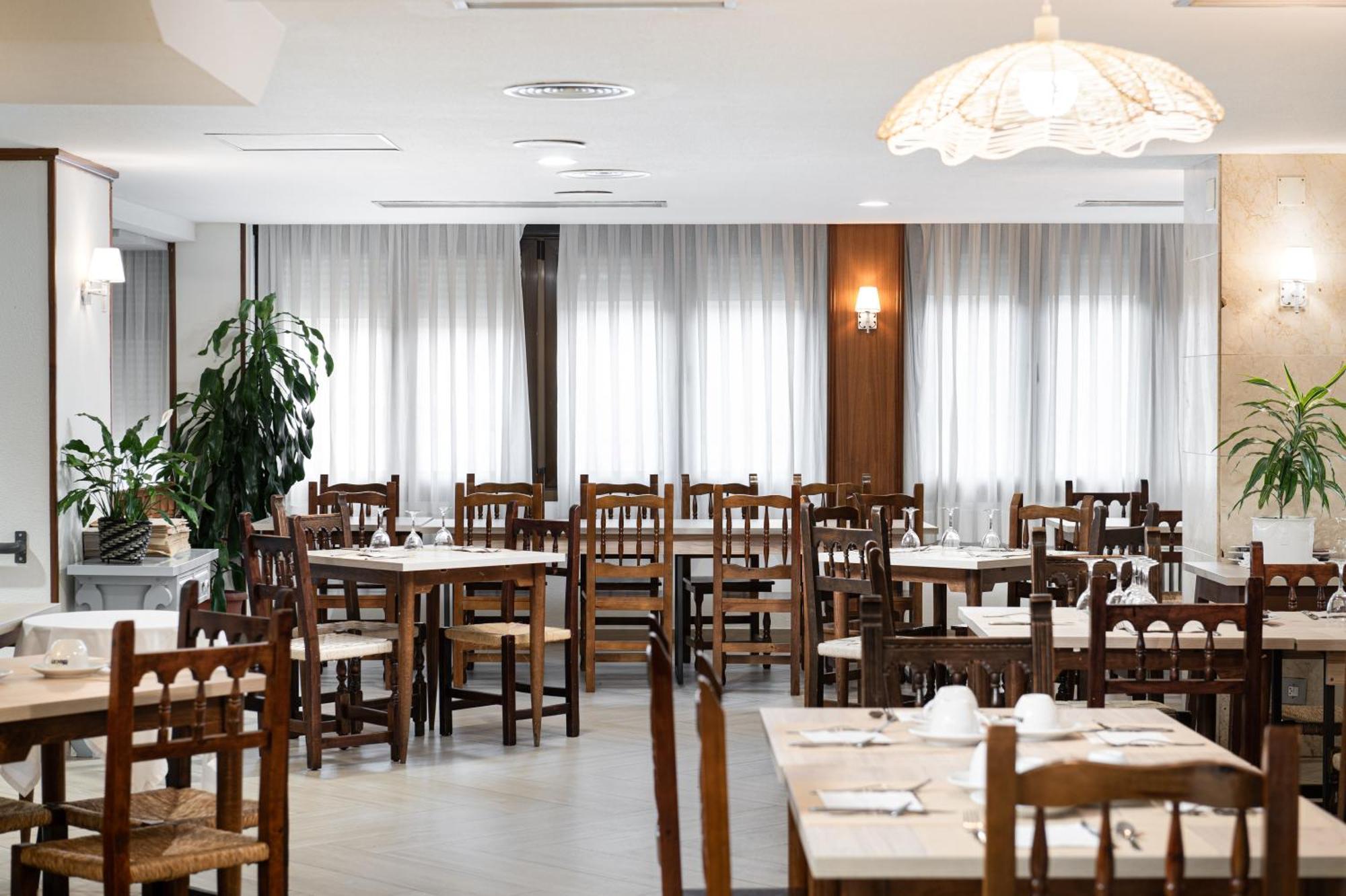 Hotel Mi Casa Sabiñánigo Zewnętrze zdjęcie