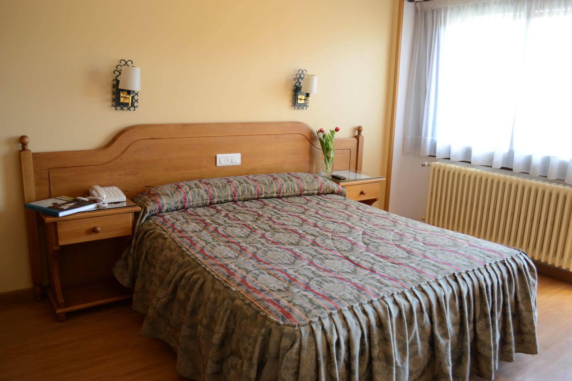 Hotel Mi Casa Sabiñánigo Zewnętrze zdjęcie